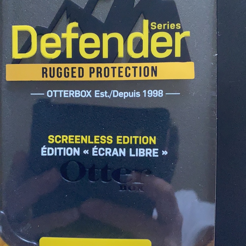 Otterbox Defender Rugged Protection screenless edition 11Pro Max - Picture 2 of 3